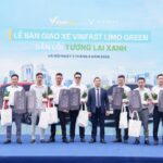 VINFAST BÀN GIAO LÔ XE LIMO GREEN ĐẦU TIÊN TẠI VIỆT NAM
